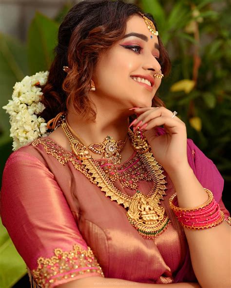 Dhanu Shree in traditional style photoshoot - South Indian Actress