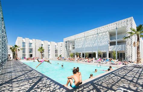 Jacques Ferrier Architecture's Cap d'Agde Hotel is enveloped in a surprisingly delicate lace ...