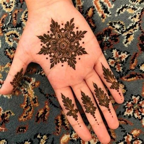 Mehendi design / Henna design | Henna tatoeage ontwerpen, Henna patronen, Hennadesigns