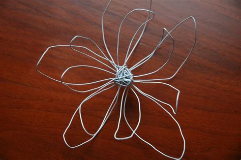 wire flowers in 2020 | Wire flowers, Wire wrapping diy, Wire sculpture