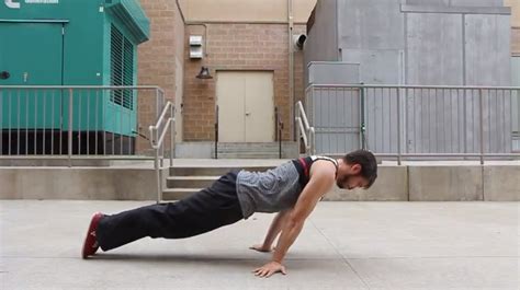 Flexiones pseudo planché - Ejercicios En Casa