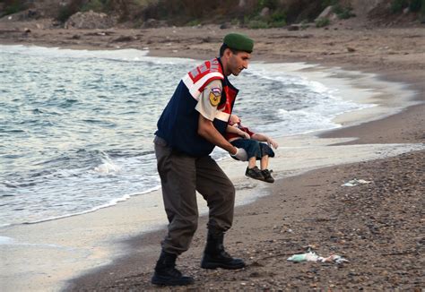 Syrian migrant tragedy - Drowned Syrian boy Aylan Kurdi - Pictures ...