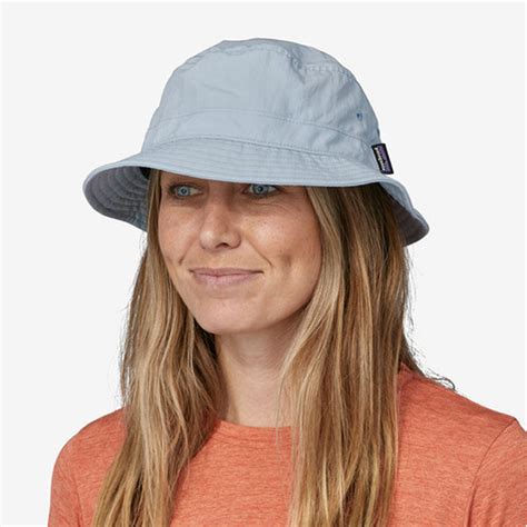 Patagonia-wavefarer-bucket-hat-in-use-steam-blue_grande.jpg?v=1694565483