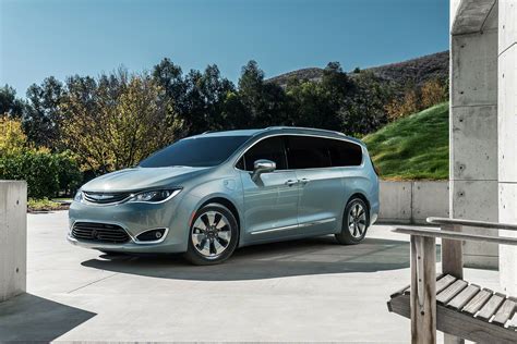 2017 Chrysler Pacifica Hybrid First Drive | Automobile Magazine