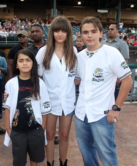 Paris, Prince, and Blanket Jackson Family Pictures | POPSUGAR Celebrity Photo 18