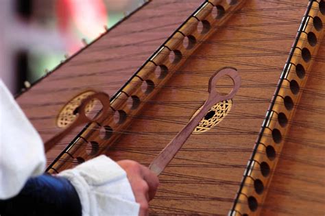 How to Play the Hammered Dulcimer: 5 Simple Steps | Hammered dulcimer, Dulcimer, Dulcimer instrument