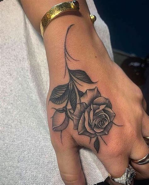 Arriba 94+ Foto Tatuaje De Una Rosa En La Muñeca Cena Hermosa