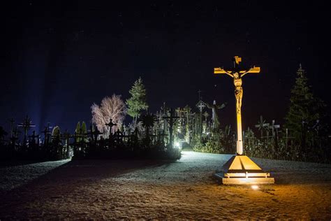 Hill Of Crosses: 20 Incredible Photos Of Lithuania's Kryžių Kalnas