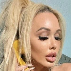 Bunnie Xo - Age, Family, Bio | Famous Birthdays