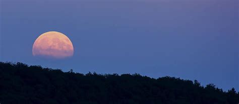 How to Photograph a Moonrise