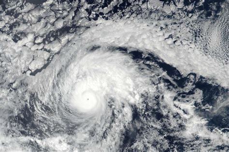 NASA finds a pinhole eye in Hurricane Otis