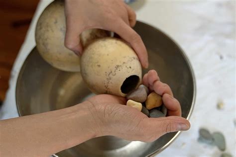 How to Make a Bottle Gourd Water Bottle - Emmymade