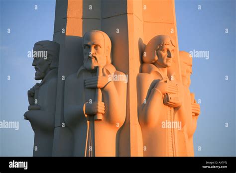 Griffith Observatory statue Griffith Park Los Angeles California Stock Photo - Alamy