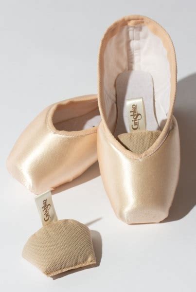 10 Famous Pointe Shoe Brands For Your Perfect En-point | Chooze Shoes