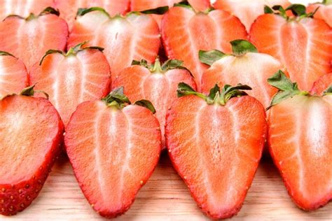 Premium Photo | Fresh strawberry slices