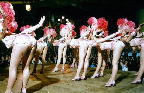 Amazing Vintage Color Photos of Cabaret’s Dancers at the Moulin Rouge in the late 1950s ...