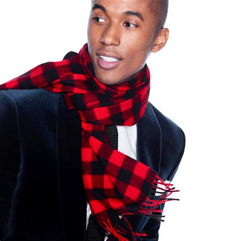 Cashmere scarf in plaid | Scarf, Gentleman style, Cashmere scarf