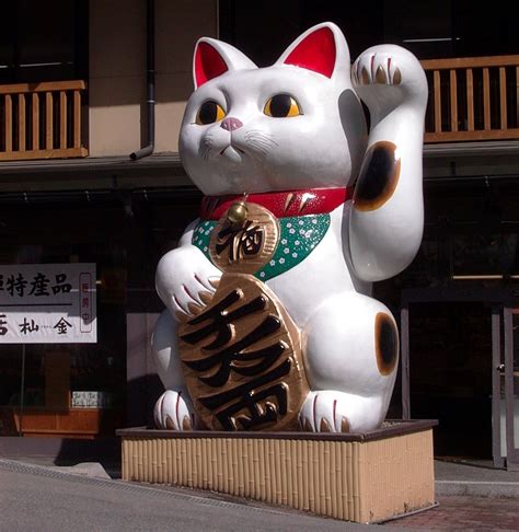 Maneki-Neko: The Mysterious Waving Kitties of Japan | InsideJapan