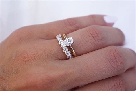 Round White Gold Wedding Rings For Women