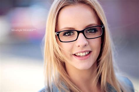 Download wallpaper for 3840x2160 resolution | Women, Smiling, Glasses ...