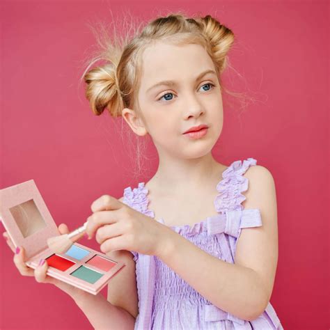 Non Toxic Makeup For Kids - Creative Freedom And Healthy Fun