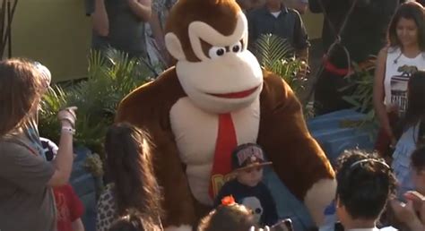 Donkey Kong aparece de surpresa e assusta presentes em evento nos Estados Unidos - Nintendo Blast