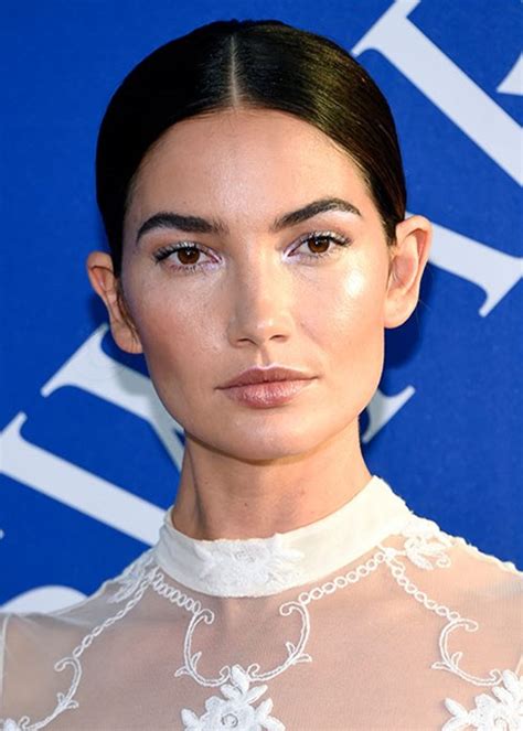 Lily Aldridge just wore the most dramatic winged eyeliner look *ever*