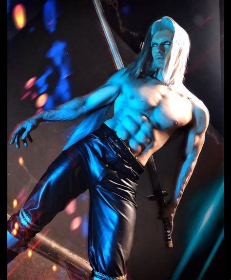 Cosplay: Final Fantasy VII's Baddest Boss Sephiroth Slashes our Hearts with Masamune - Bell of ...