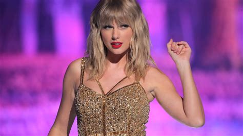Taylor Swift Net Worth 2023 – Bio, Karriere, Alben, Einkommen