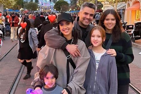 Jessica Alba Shares Sweet Family Photos from Disneyland Trip to ...