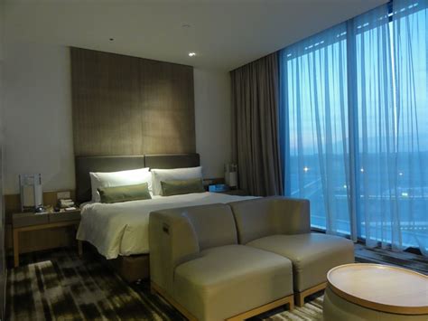 Crowne Plaza Changi Airport | DELUXE ROOM | Aisen Wang | Flickr