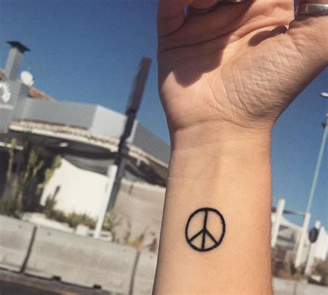 Update more than 140 peace sign tattoo finger latest - vova.edu.vn