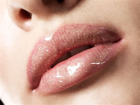 The Best Lip Gloss Tips and Tricks | Lip gloss, Best lip gloss, Natural lip gloss
