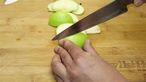 3 Ways to Slice an Apple - wikiHow Life | Slice, Apple snacks, Apple