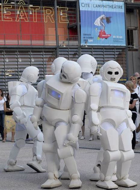 DANCING ROBOTS in 2020 | Robot dance, Cool robots, Robot