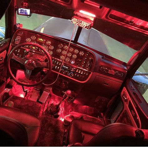 Semitrckn — Peterbilt custom 379 interior