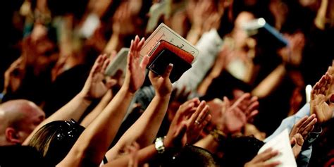 How Do Pentecostals Worship, Pray, and Baptize? - DBLDKR