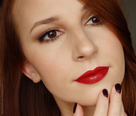 Dark red lips for fall - Adjusting Beauty