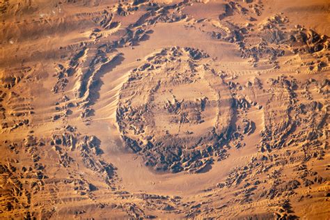 solitary dog sculptor: NASA: Chad - Dune movement around Aorounga - 12.13.13