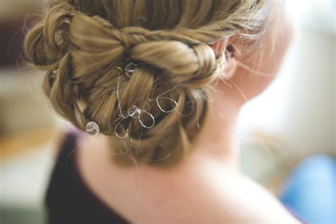 Bride's hair, styled with a hair ornament · Free Stock Photo