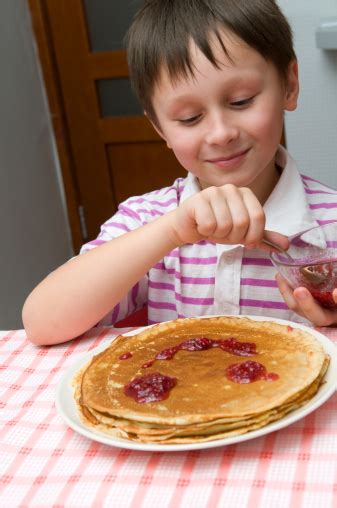 Child Eats Pancakes Stock Photo - Download Image Now - Boys, Breakfast ...