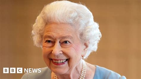 Queen's Platinum Jubilee: Guernsey flag design competition - BBC News