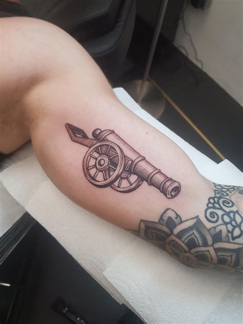 Arsenal tattoo I got today, Gunner for life. : r/Gunners