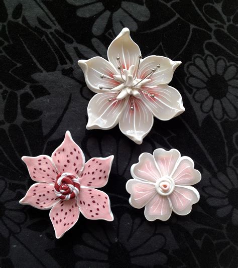 Untitled | Polymer clay flowers, Ceramic flowers, Clay flowers