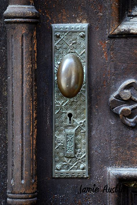 Door knob art – Door Knobs