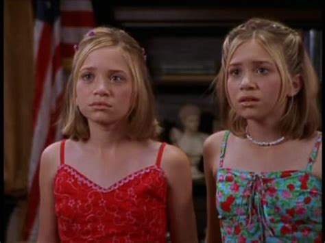 Are Mary-Kate & Ashley Olsen Identical Twins? No, But Photographic Evidence Suggests Otherwise ...