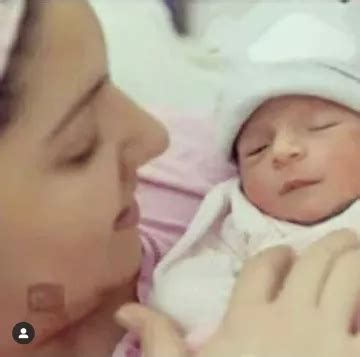 New Mom, Anushka Sharma's First Picture With Her Newborn Daughter, She ...