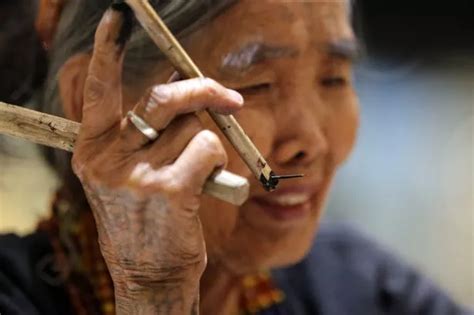 'World's oldest tattoo artist', 105, is covered in ink and has hundreds on waiting list - Daily Star