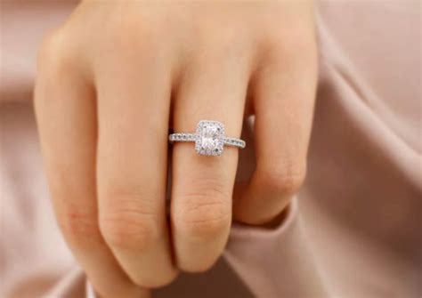 Are Moissanite Rings Heavy? A Look at The Weight and Comfort - IQ Eye