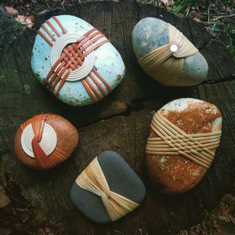 DIY: Learn The Simple, Yet Surprisingly Satisfying, Art of Rock Wrapping | Rock crafts, Diy ...